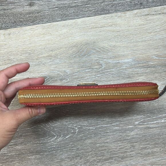 *dooney & bourke red pebble grain full zip wallet - Picture 4 of 16